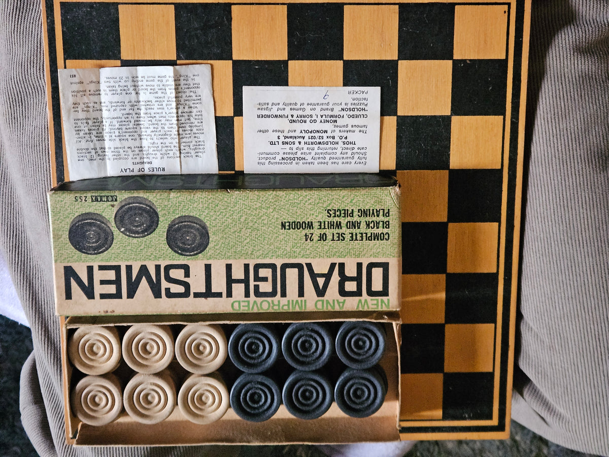 Deluxe Vintage 1960s Holdson Wooden Draughts Set with 2 Game Boards & Box (Made in NZ)